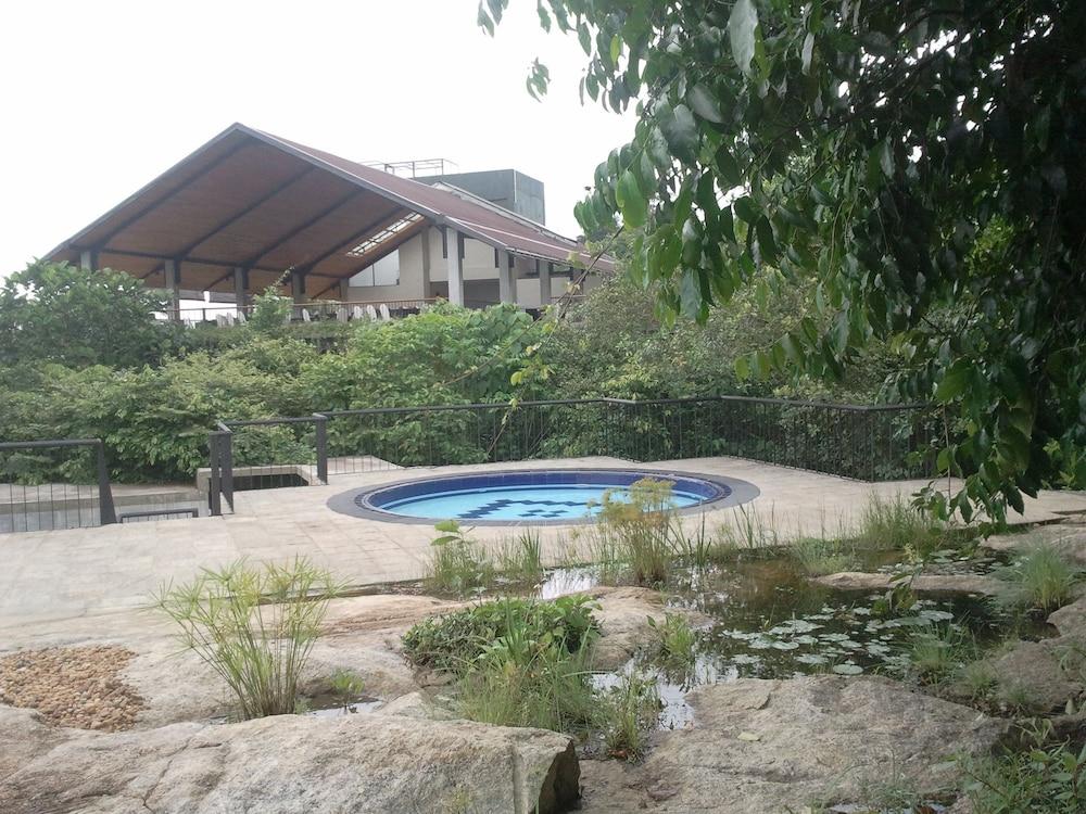 Kithul Kanda Mountain Resort - Outdoor Spa Tub