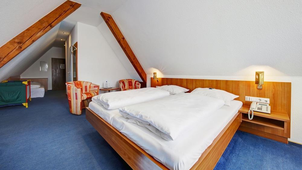 Hotel Bauer Großbettlingen - Room