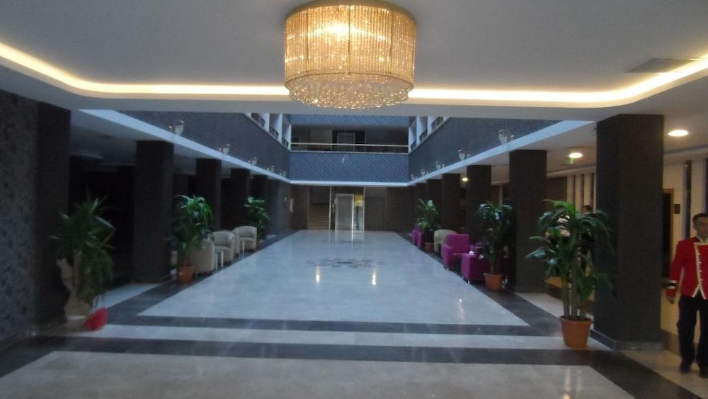 Grand Berti Hotel - Lobby