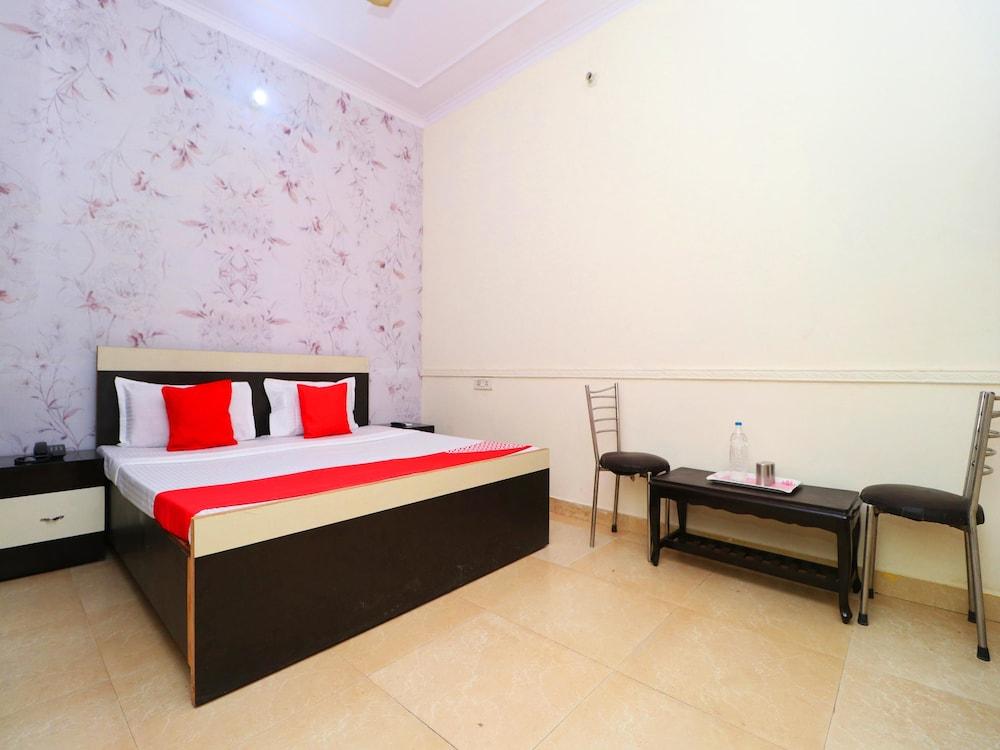 OYO 37903 Best Stay Guest House - Featured Image
