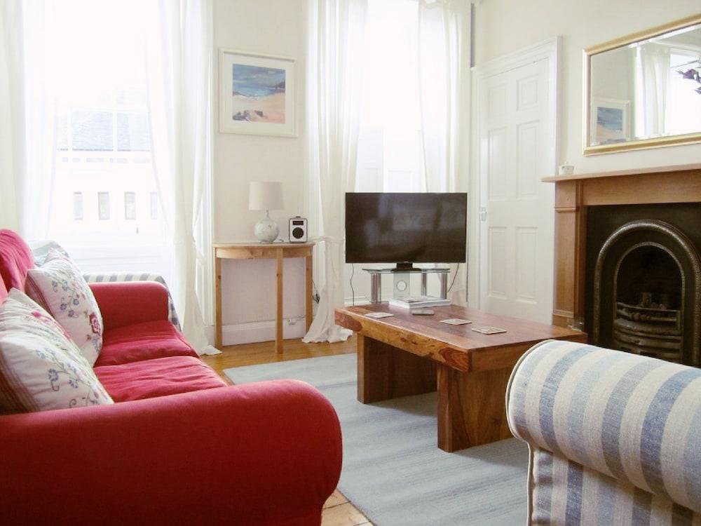 Edinburgh City Retreat Apartments - Featured Image