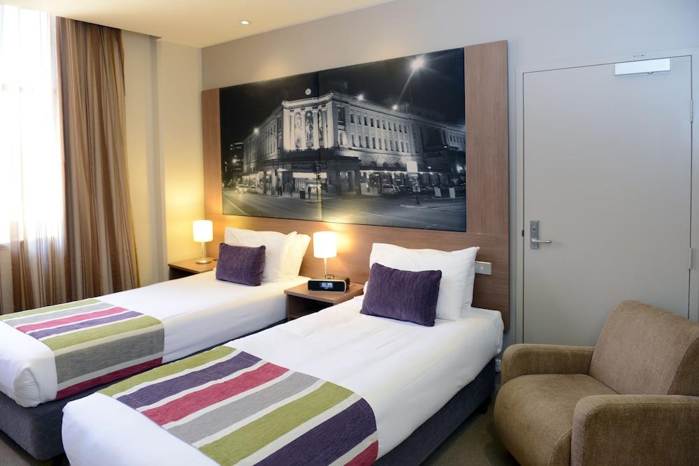 Grosvenor Hotel Adelaide - Room