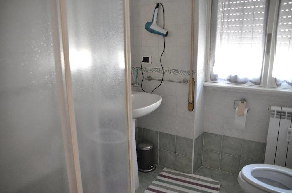 Costaioli Guest House - Bathroom