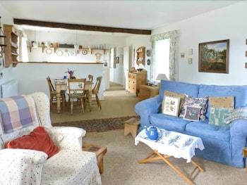 Holmfoot Cottage - Living Area