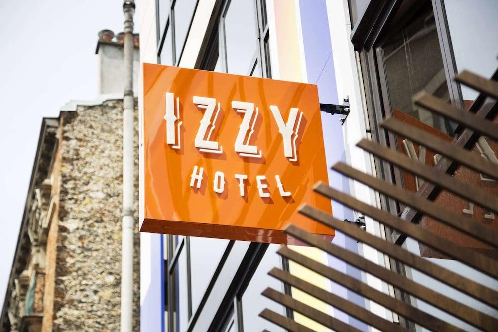 Hotel Izzy - Exterior
