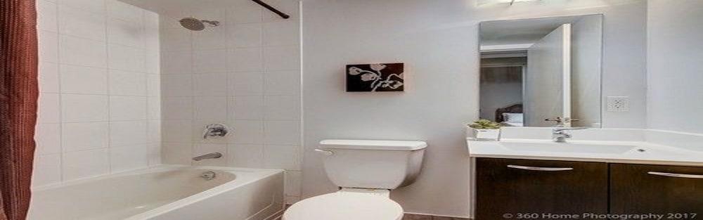 كلين آند كوزي ليبرتي فيليدج - Bathroom