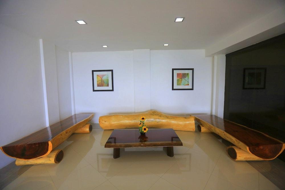 Subic Bay Peninsular Hotel - Lobby Sitting Area