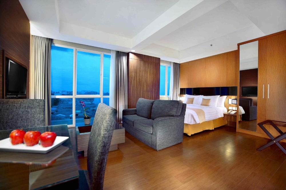 The Malibu Suites Balikpapan by Sissae Living - Room