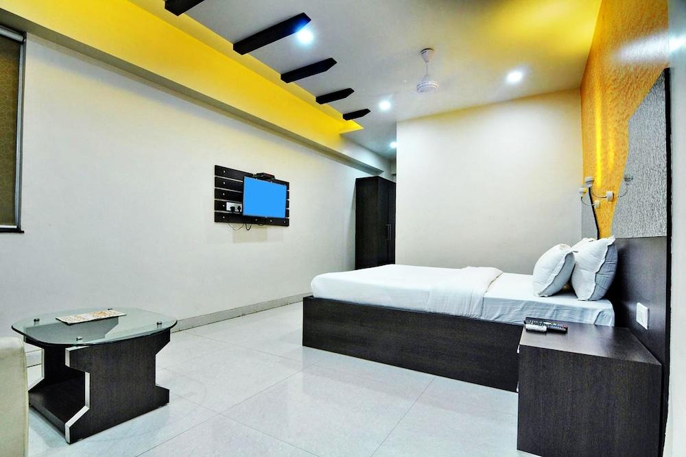 Savera A Business Luxury Hotel - Room