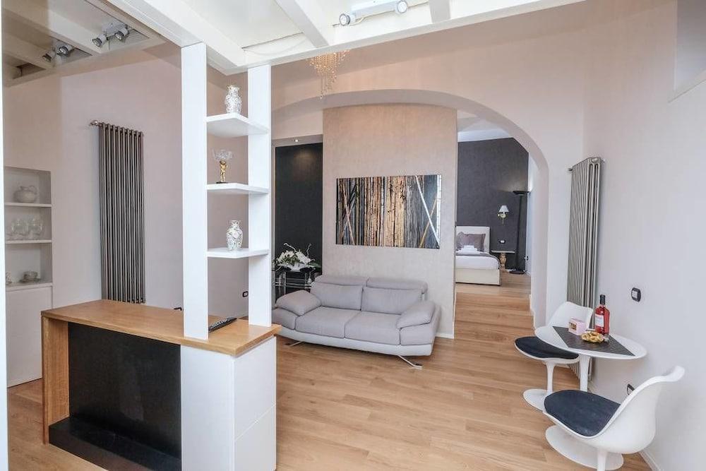 Luxury Suite 3 Archi - Living Room