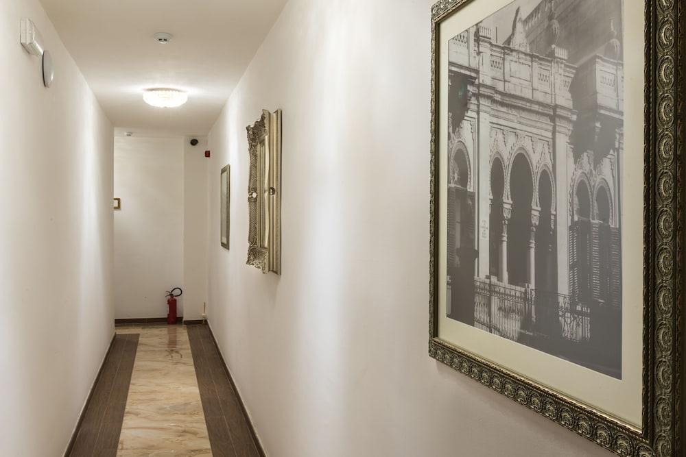 Slimiza Suites - Hallway