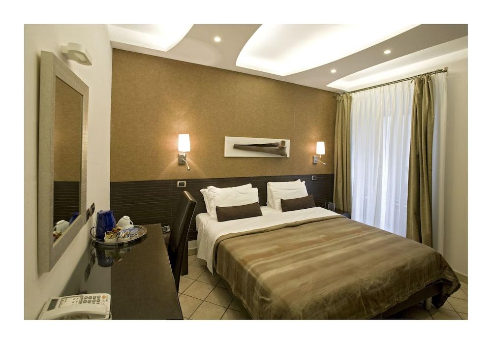 Daphne Luxury Suites - Room