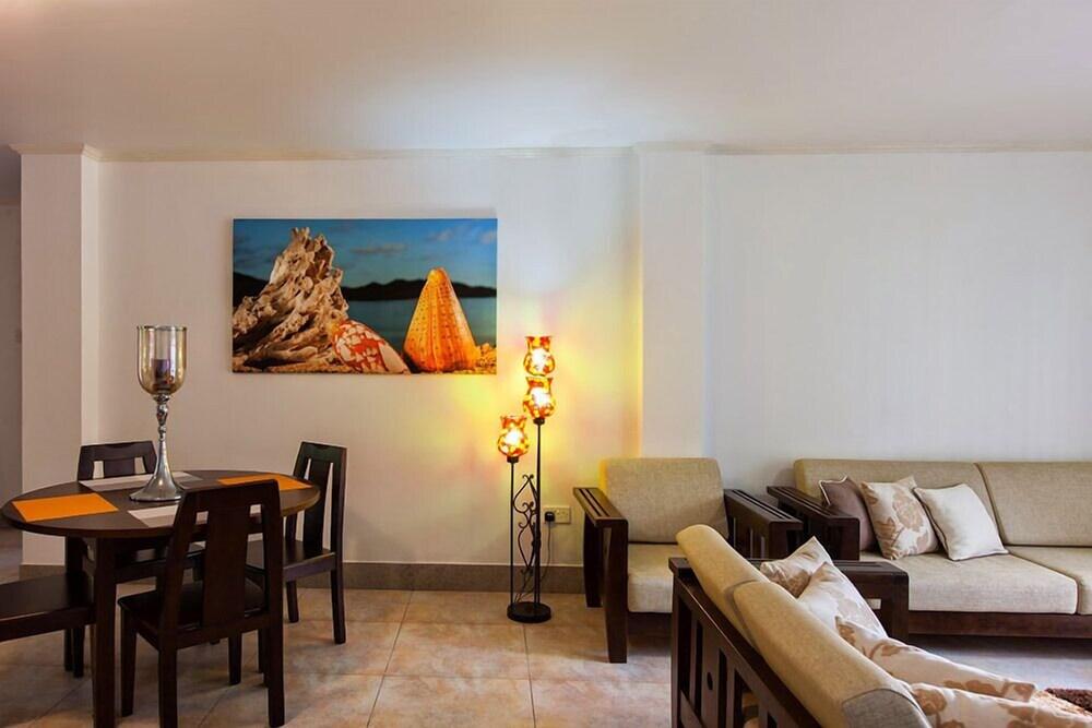 Praslin Holiday Home - Living Area