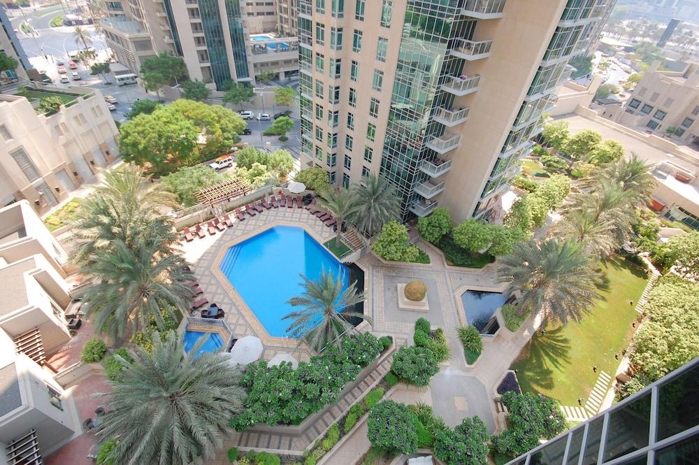 Kennedy Towers - Residences 6 - Outdoor Pool