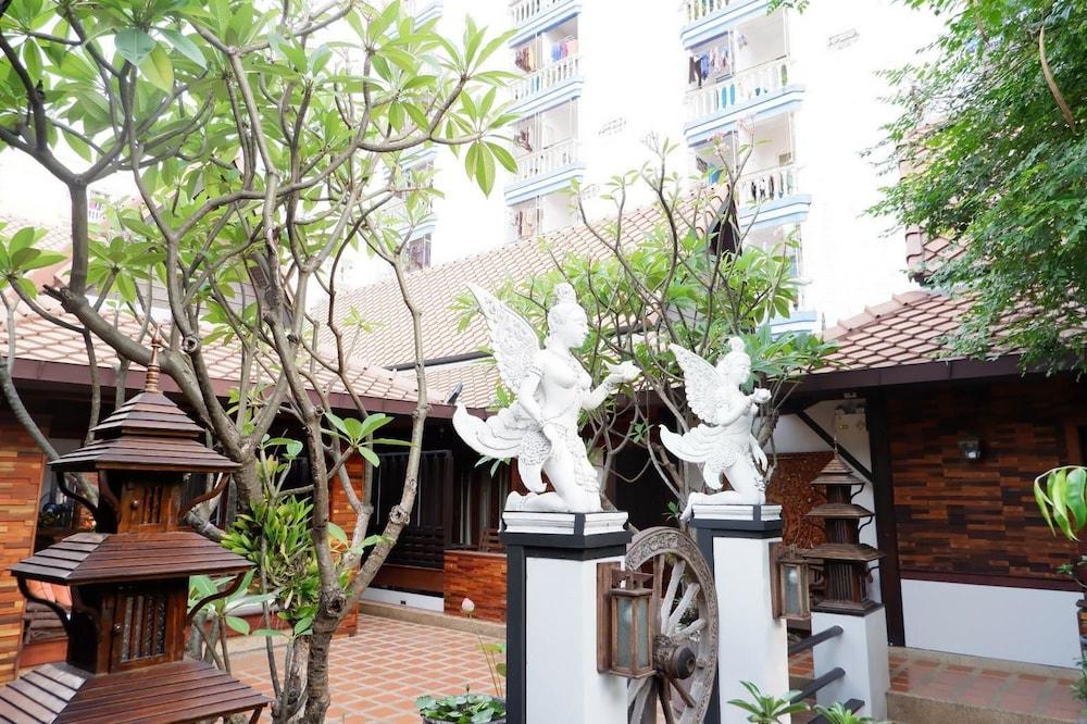 Yotaka Boutique Hotel Bangkok - Property Grounds