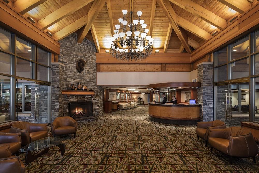 Royal Canadian Lodge - Lobby