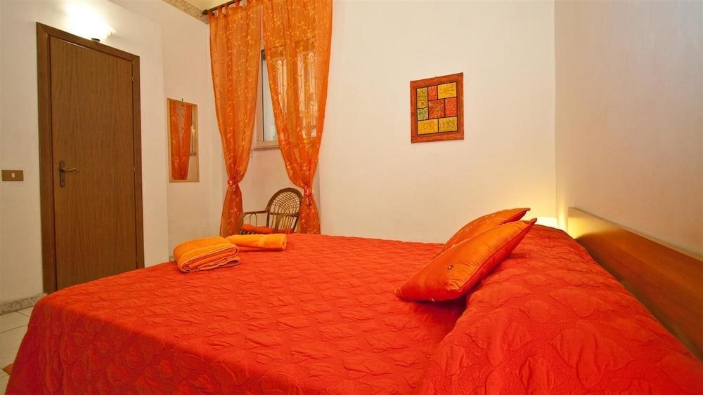 Rental In Rome Celestino Apartment - Room