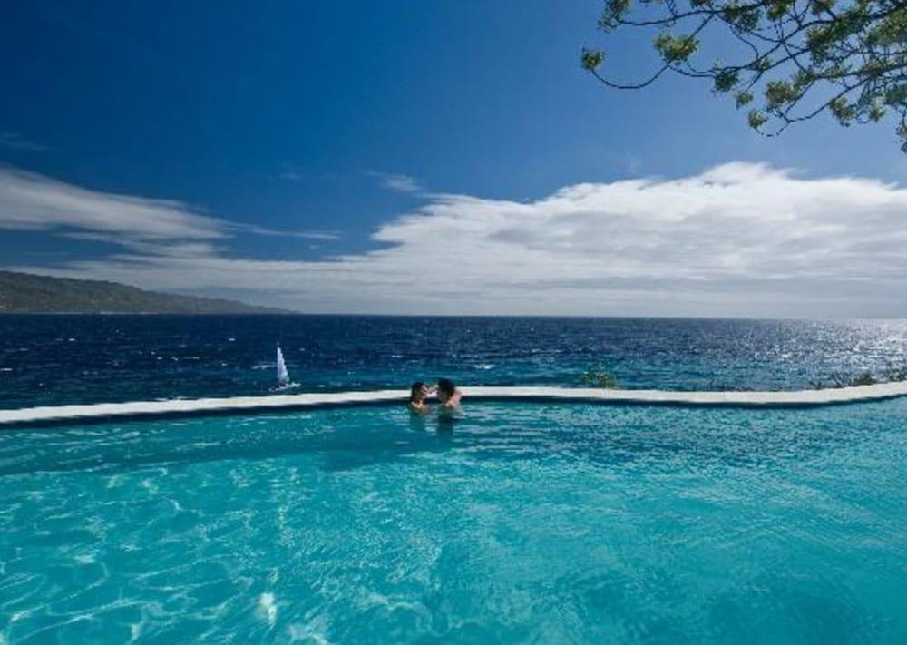 Bluewater Sumilon Island Resort - Infinity Pool