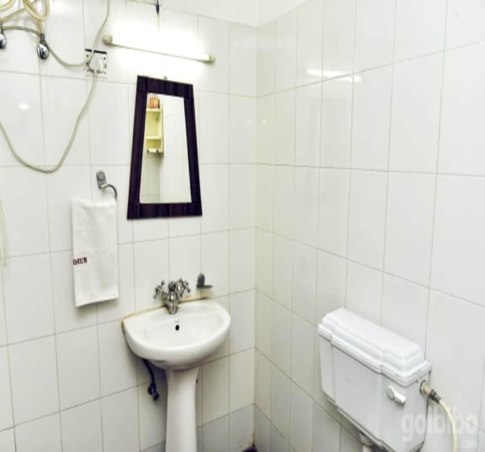 Hotel Corporate Vila - Bathroom