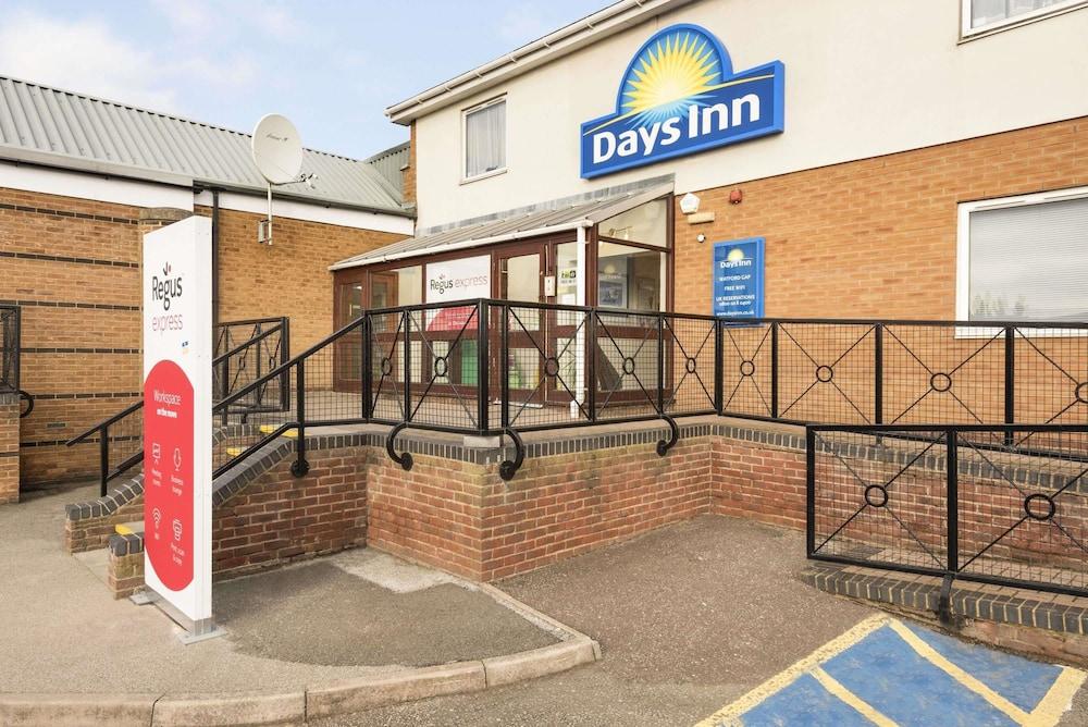 Days Inn by Wyndham Watford Gap - Featured Image
