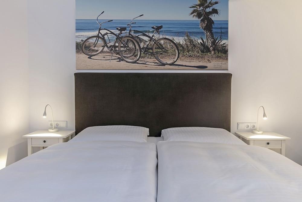 Beach Hotel California - Room