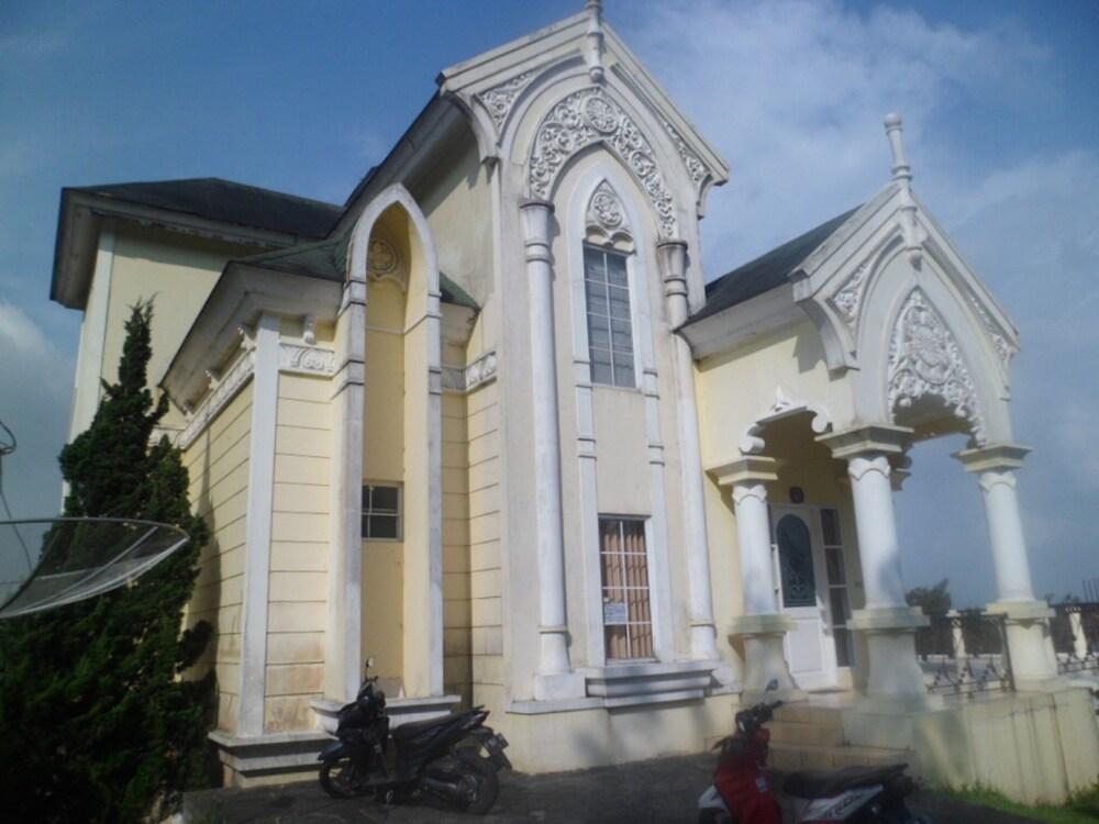 Villa Kota Bunga Lavender - Exterior