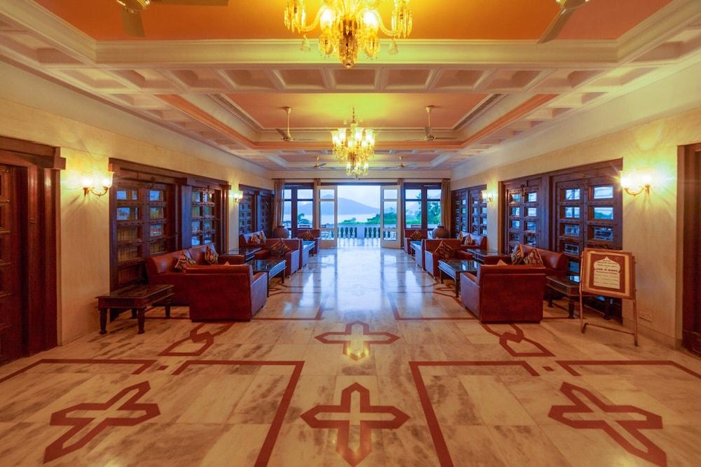 Hotel Hilltop Palace - Lobby
