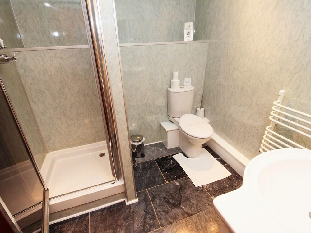 High Spy Cottage - Bathroom