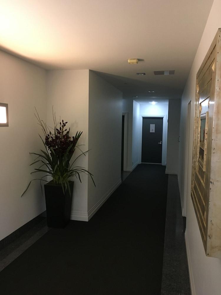 City Escape 3BD in Adelaides East End 6 - Interior Entrance
