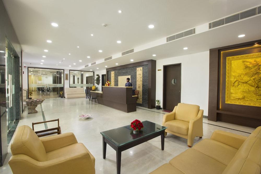 Landmark Pallavaa Beach Resort - Lobby Lounge