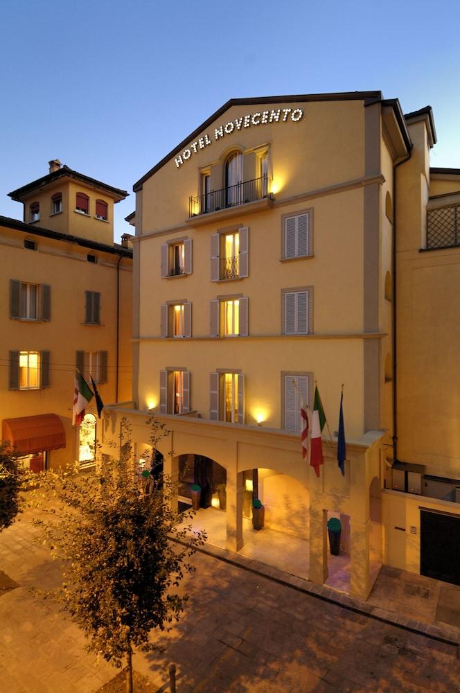 Art Hotel Novecento - Hotel Front - Evening/Night