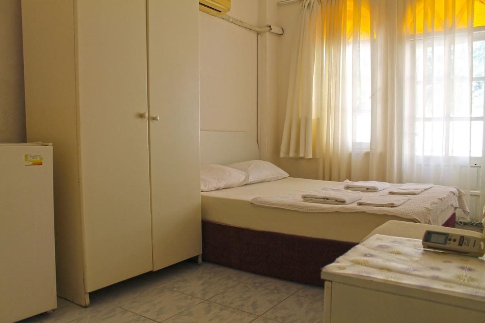 DM Hotel - Room