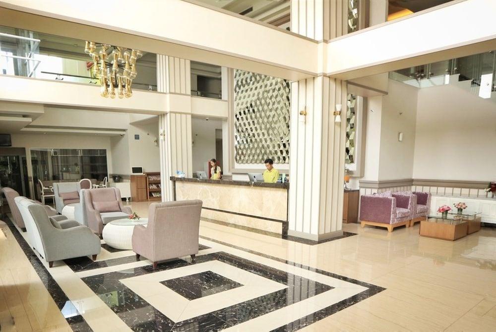 Shakti Hotel Bandung - Lobby