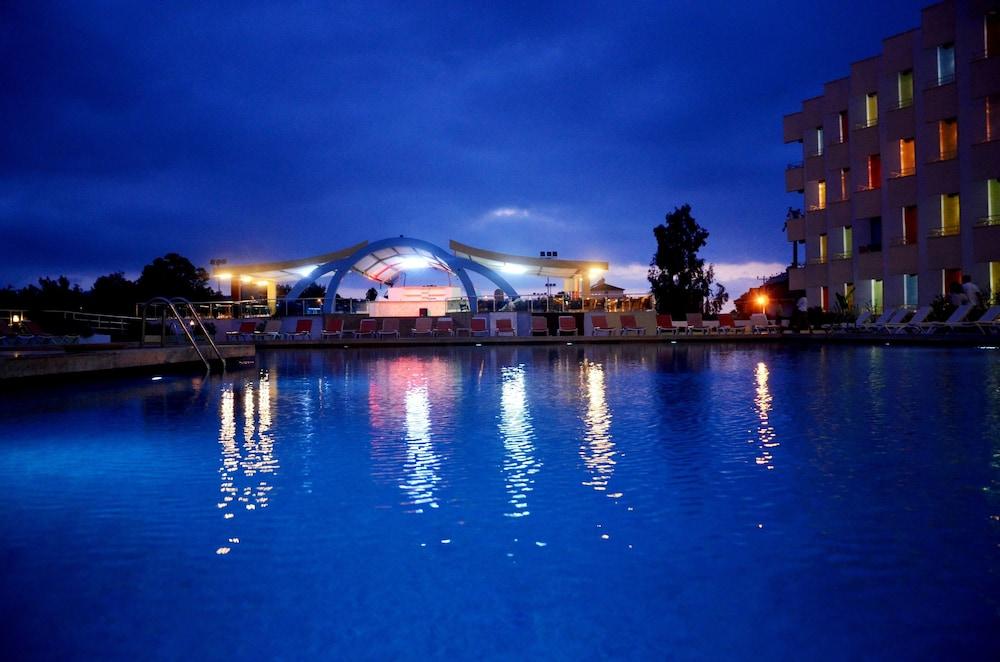Orient Resort Hotel - Outdoor Pool