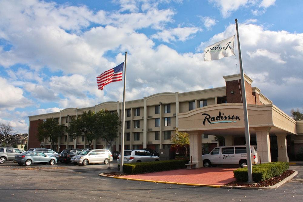 Radisson Hotel Rochester Airport - Featured Image