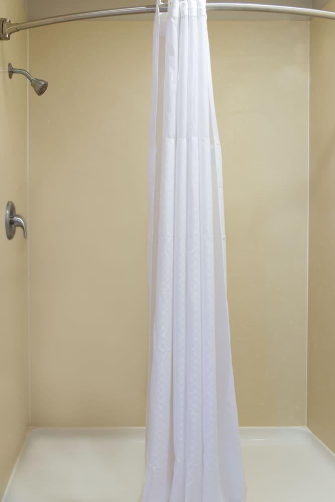 Inn at Temescal - Bathroom Shower