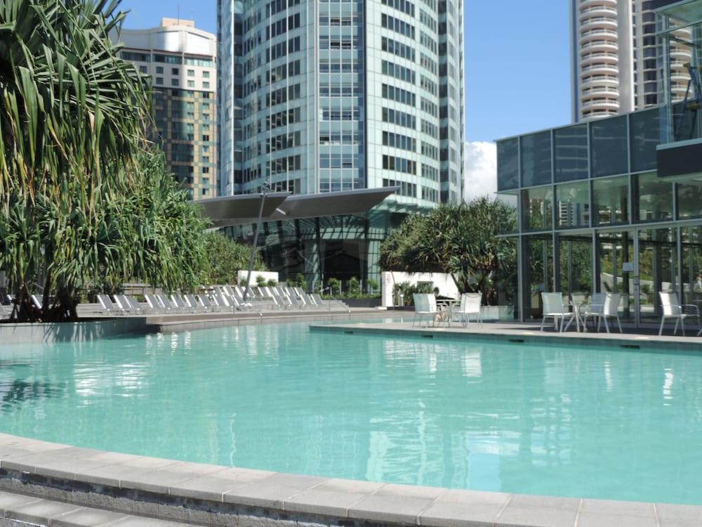 Q1 Resort & Spa - Outdoor Pool