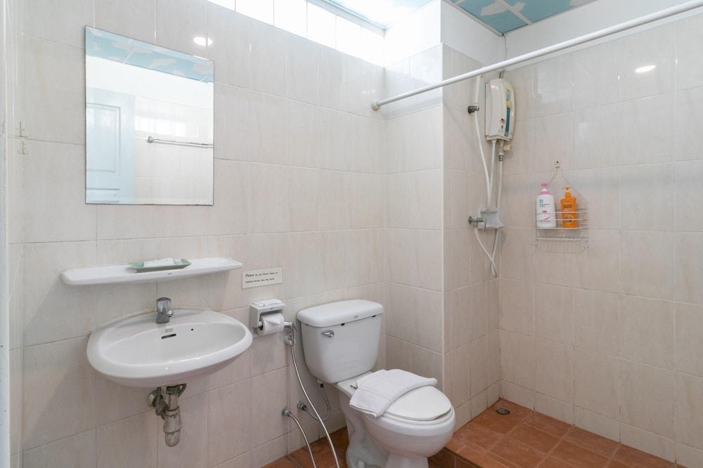 Sv Place Suvarnabhumi - Bathroom