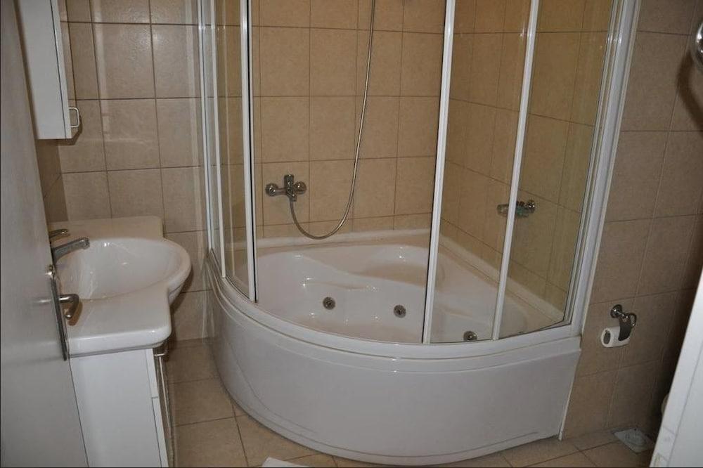 Duzce Anil Hotel - Bathroom Shower