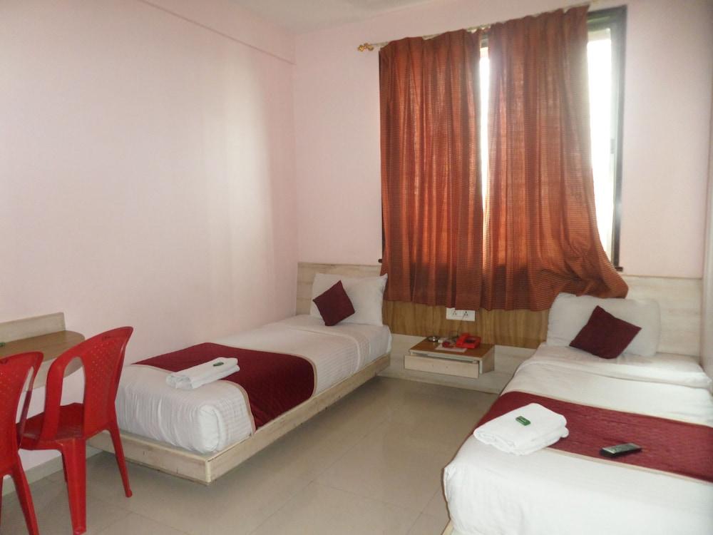 Hotel Neelam Executive - Room
