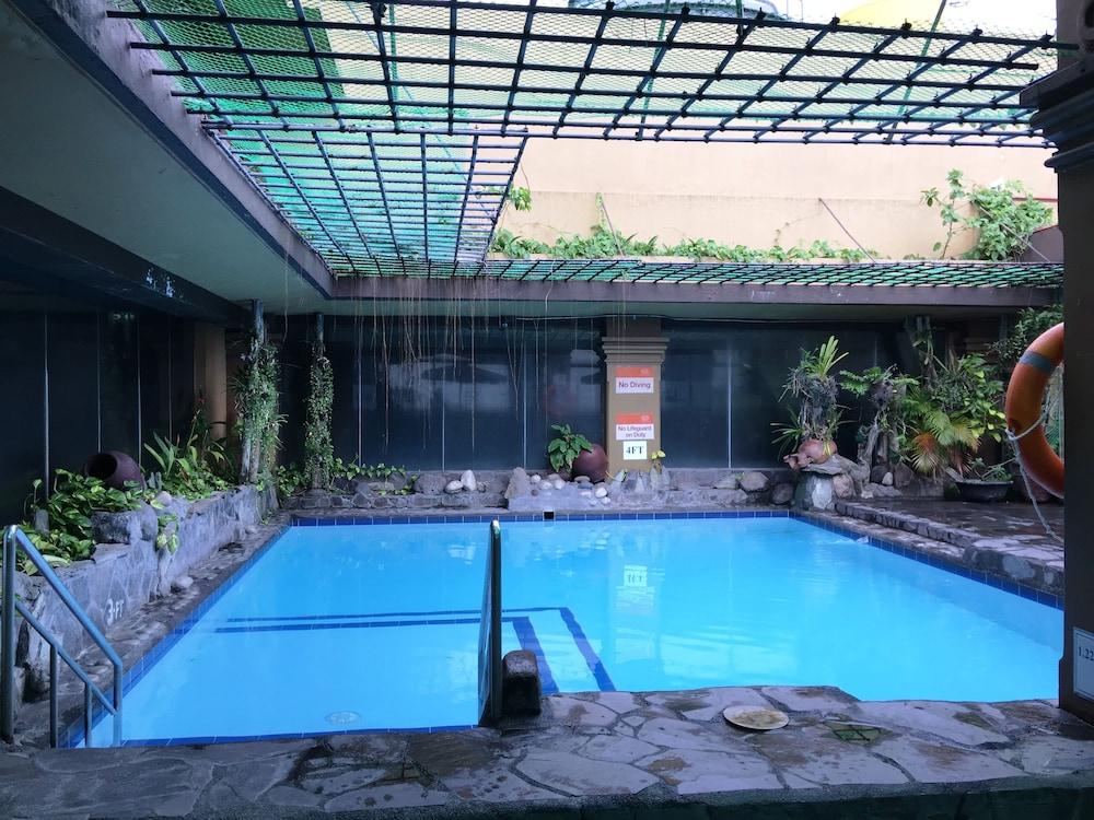 Bayview Park Hotel Manila - Outdoor Pool