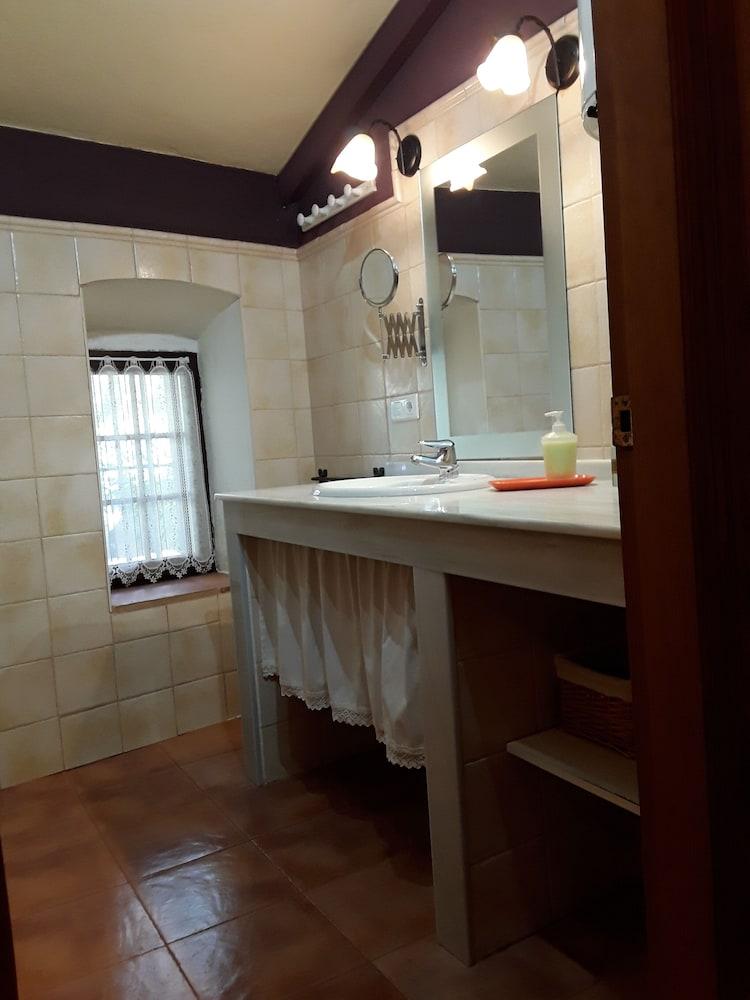 Apartamentos Turísticos Los Arrayanes - Bathroom