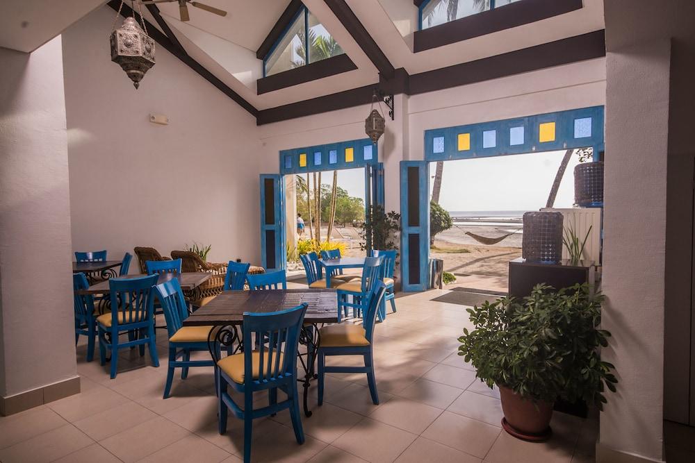 Microtel by Wyndham Puerto Princesa - Lobby Lounge