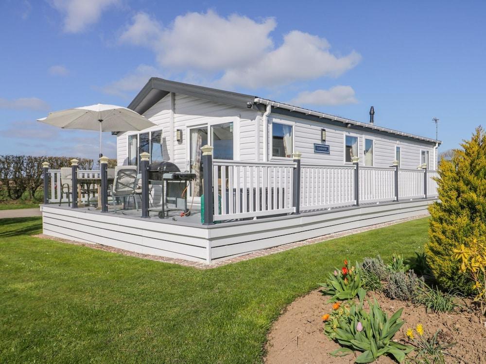 Superb Detached Lodge Located on Skipsea Sands - Featured Image