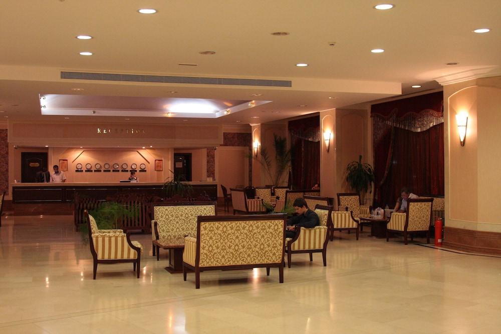 Hotel Uzbekistan - Lobby Sitting Area