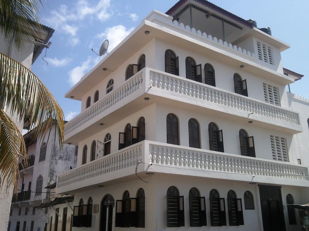 Funguni Palace Hotel - Featured Image