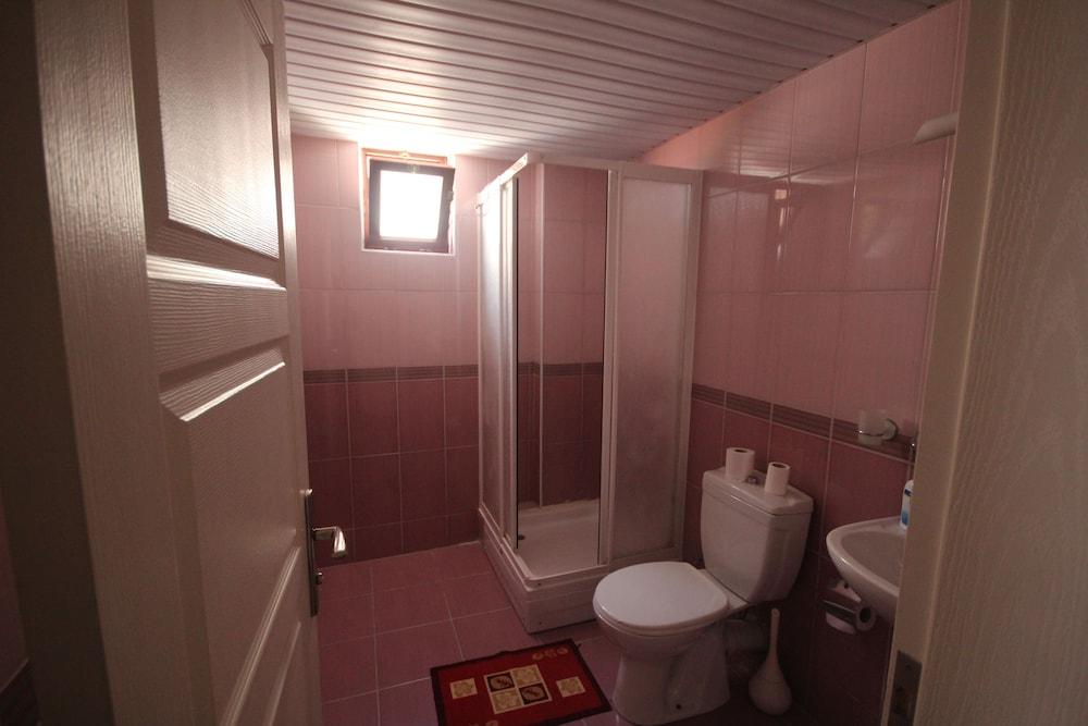 Munchen Pension - Bathroom