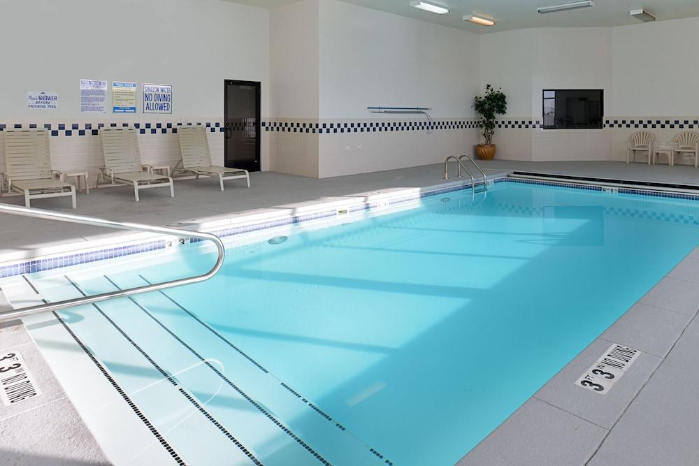 Quality Inn - Indoor Pool