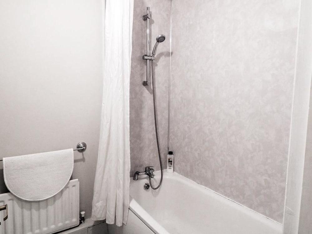 BC Serviced Apartment - Bathroom