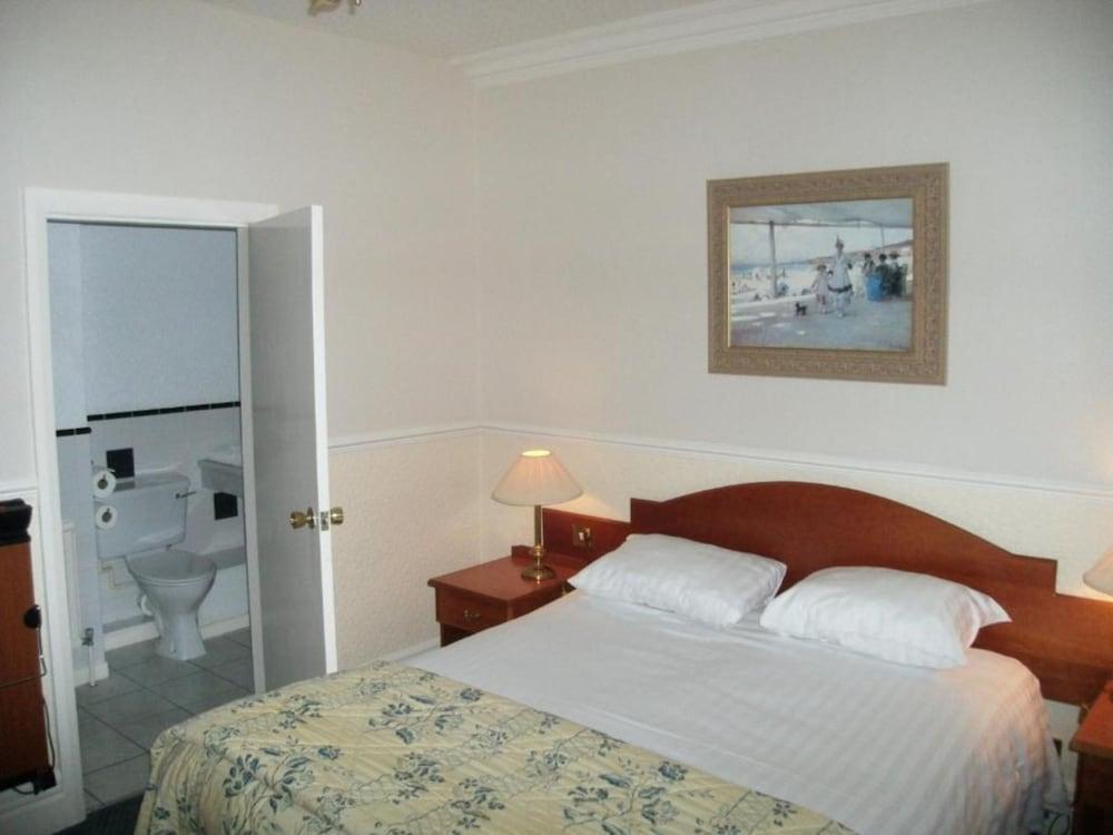 The Clarkes Hotel - Room